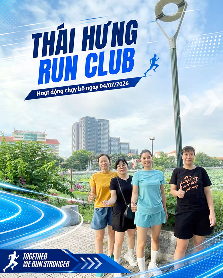 Hình ảnh tập thể bên Đầm sen Hồ Tây