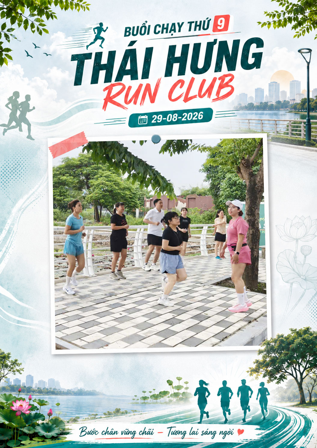 Ảnh tập thể các thành viên Thái Hưng Run Club trước khu vực đầm sen.