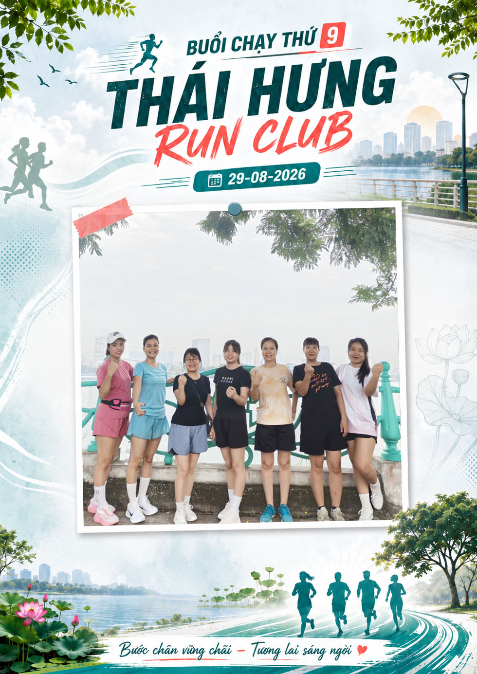 Nhóm thành viên nữ Thái Hưng Run Club chụp ảnh bên Hồ Tây sau hoạt động.