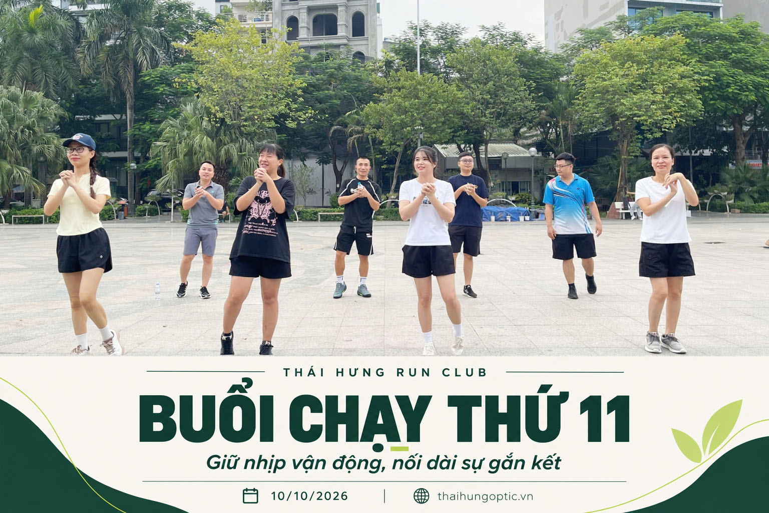 Các thành viên Thái Hưng Run Club khởi động trong buổi chạy thứ 11 ngày 10/10/2026.